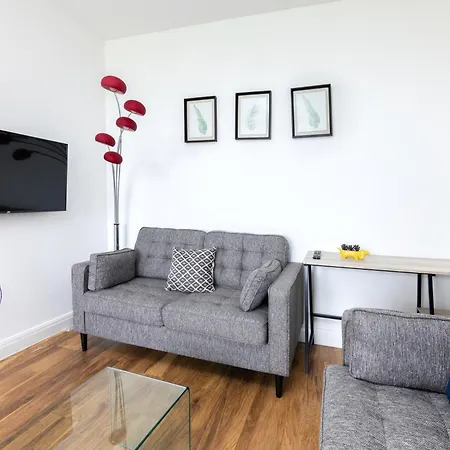 Apartment 2 Bedroom 2 Bathroom Sleep 6 Free Secure Parking *