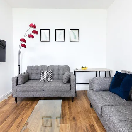Apartment 2 Bedroom 2 Bathroom Sleep 6 Free Secure Parking