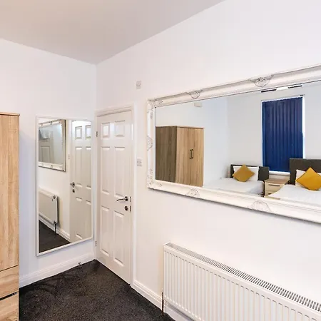Apartment 2 Bedroom 2 Bathroom Sleep 6 Free Secure Parking Leeds (West Yorkshire)